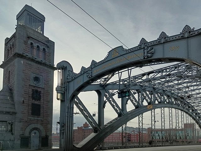 Большеохтинский мост